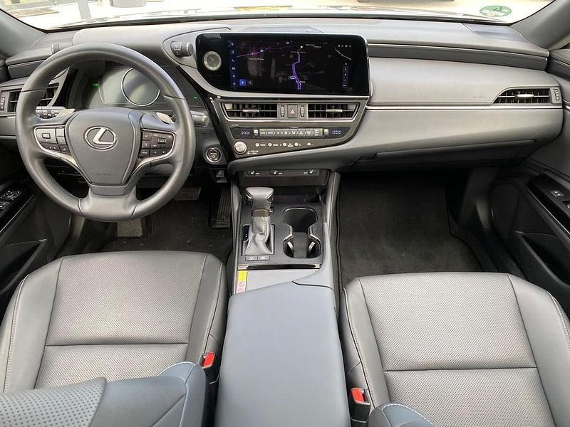 Gebraucht Lexus ES300 178 PS (130 kW) 2023 Sonic grey Limousine