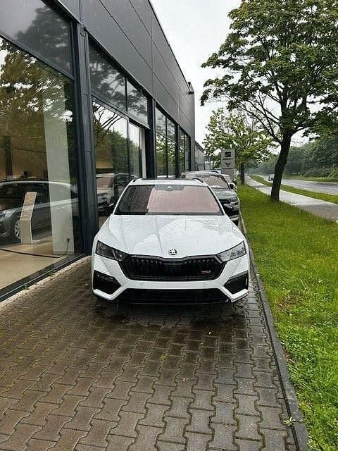 Weiß Gebraucht 2024 Skoda Octavia RS Kombi | 45.000 € (Fairer Preis) - Bild 1/4