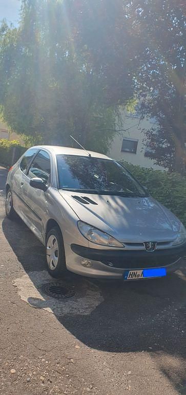 Gebraucht Peugeot 206 Style 75 PS (55 kW) 2001 Grau Limousine