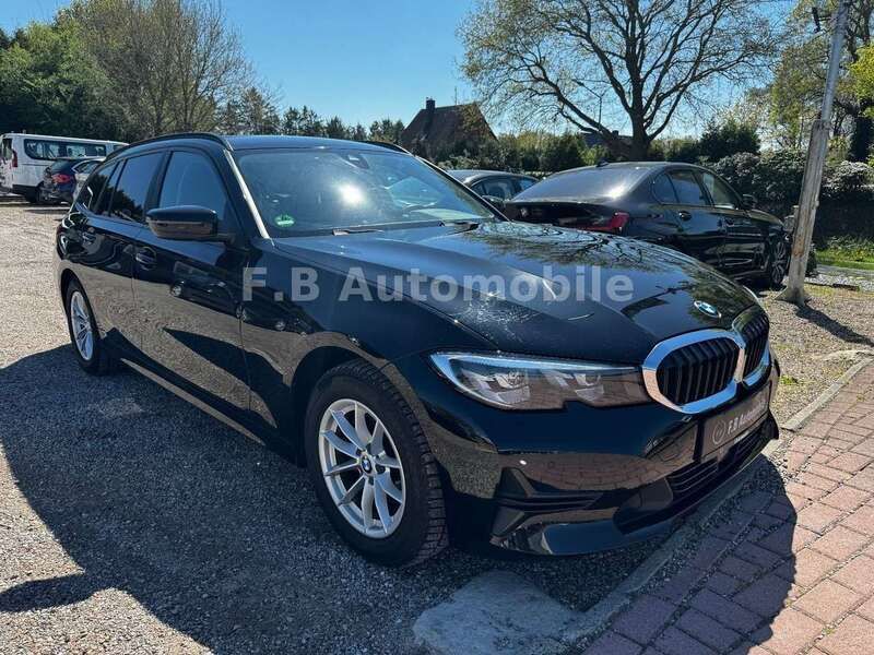 Schwarz Gebraucht 2021 BMW 320 Advantage Kombi | 24.299 € (Fairer Preis) - Bild 1/4
