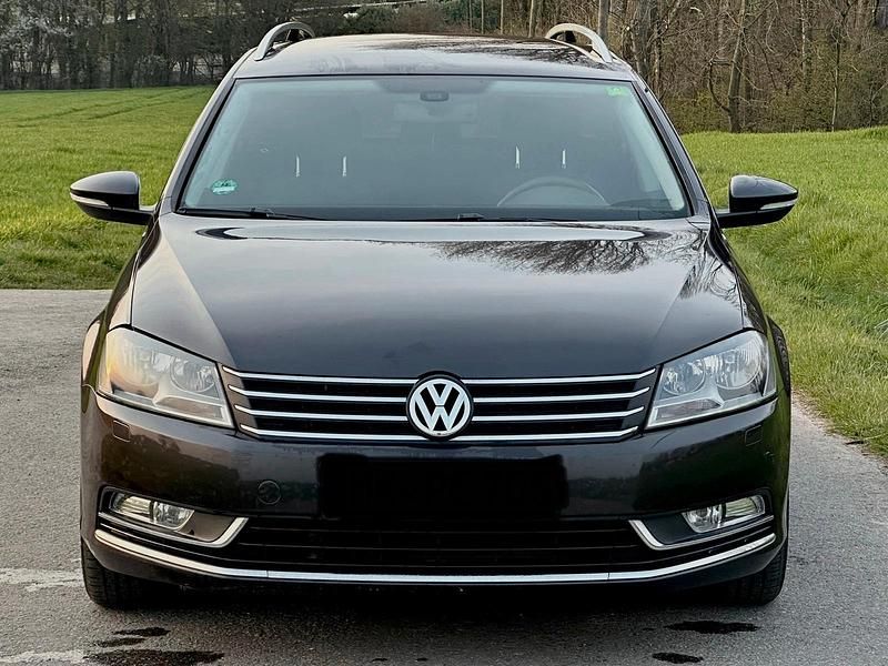 Gebraucht VW Passat 140 PS (102 kW) 2011 Grau Kombi