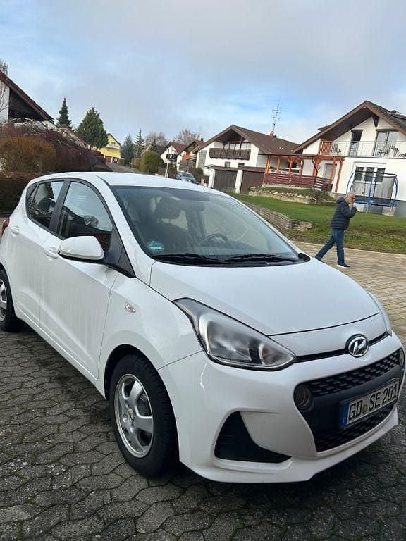 Weiß Gebraucht 2018 Hyundai i10 Trend Kleinwagen | 7.500 € (Guter Preis) - Bild 1/4