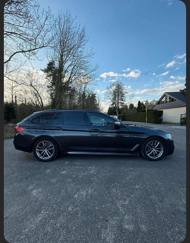 Gebraucht BMW M550 400 PS (294 kW) 2019 Grau Limousine