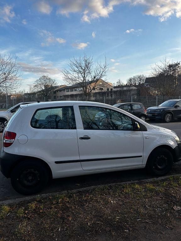 Gebraucht VW Fox 60 PS (44 kW) 2011 Weiß Kleinwagen