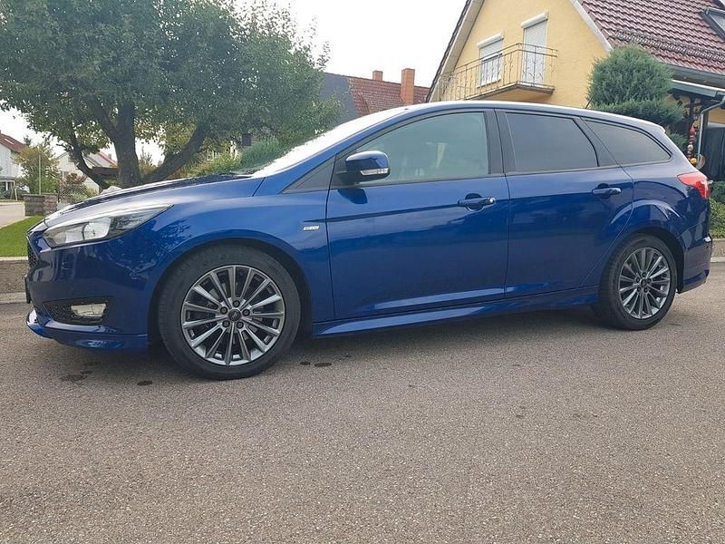 Blau Gebraucht 2017 Ford Focus ST-Line Kombi | 11.300 € (Fairer Preis) - Bild 1/4