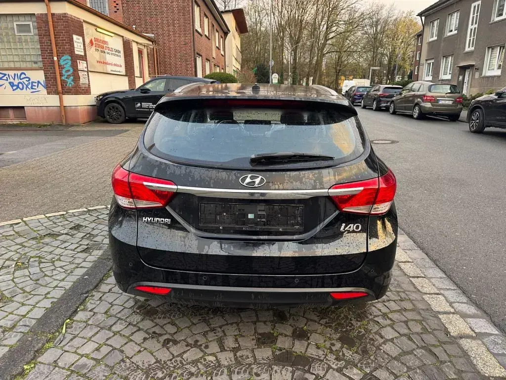 Gebraucht Hyundai i40 135 PS (99 kW) 2012 Schwarz Kombi