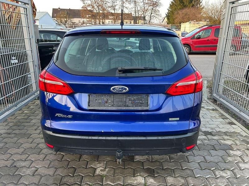 Gebraucht Ford Focus Trend 125 PS (91 kW) 2015 Blau Kombi