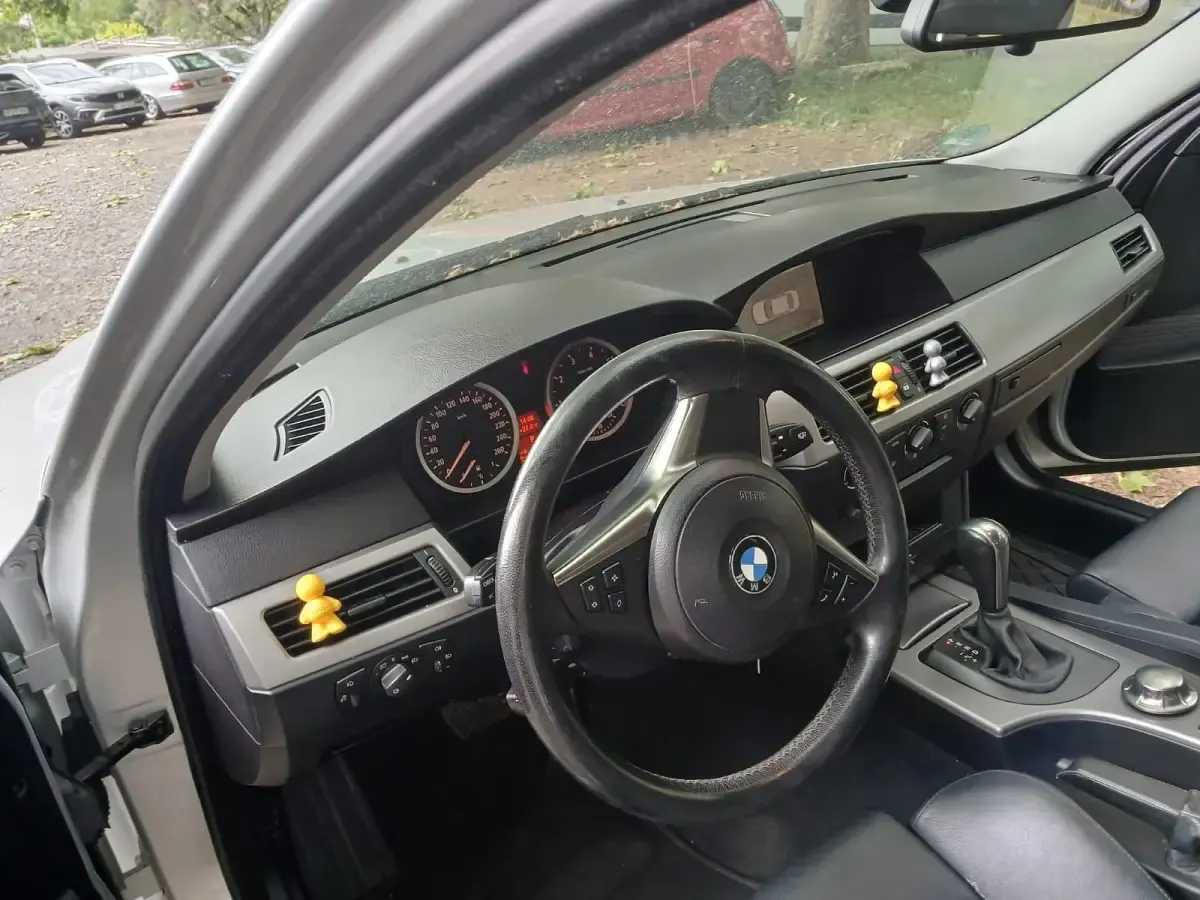 Gebraucht BMW 525 193 PS (141 kW) 2005 Silber Limousine