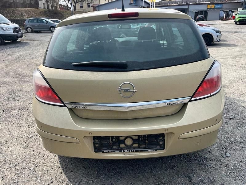 Gebraucht Opel Astra 105 PS (77 kW) 2005 Gold Limousine