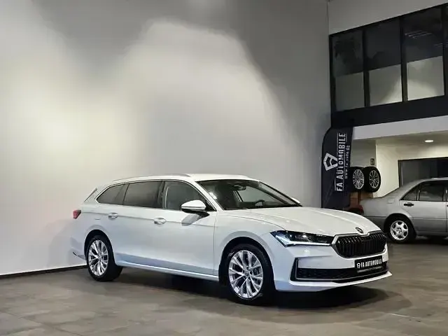 Gebraucht Skoda Superb 193 PS (141 kW) 2024 Purity (metallic) Kombi