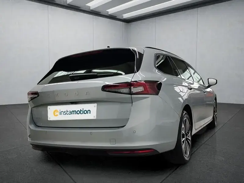 Gebraucht Skoda Superb 150 PS (110 kW) 2025 Silber Kombi