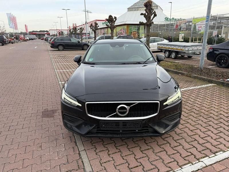 Gebraucht Volvo V60 Momentum 150 PS (110 kW) 2019 Schwarz Kombi