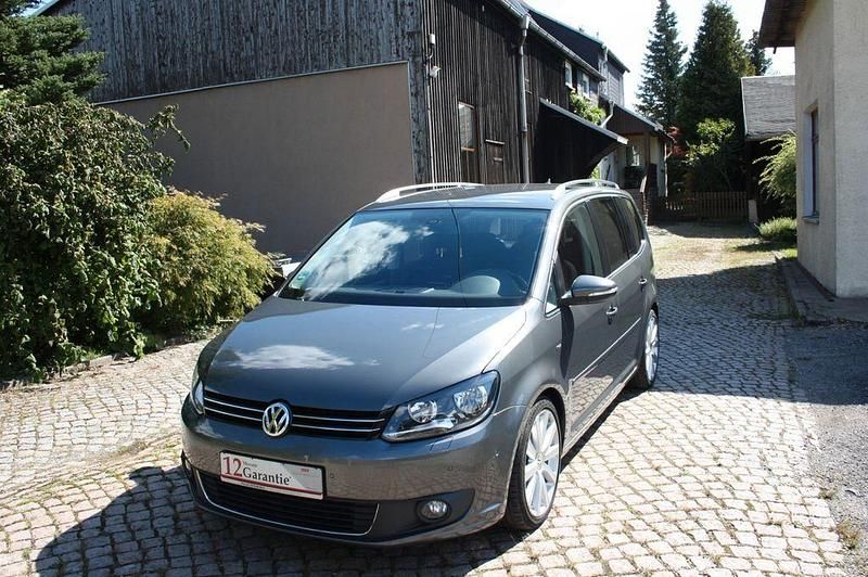 Grau Gebraucht 2015 VW Touran Cup Van / Kleinbus | 16.980 € (Guter Preis) - Bild 1/4