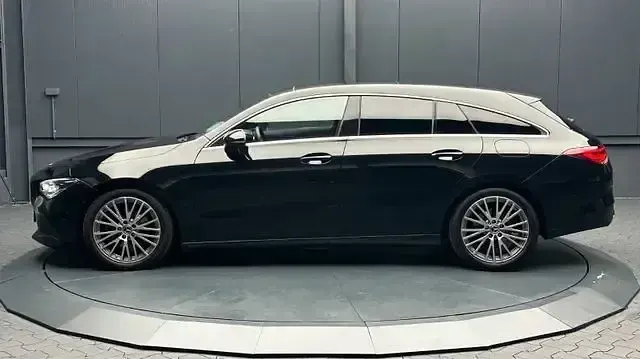 Gebraucht Mercedes CLA200 Shooting Brake 150 PS (110 kW) 2023 Schwarz Kombi