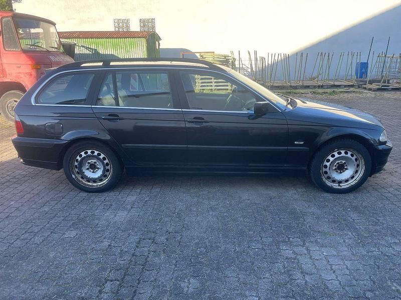 Schwarz Gebraucht 2000 BMW 330 Sport Line Kombi | 3.599 € (Superpreis) - Bild 1/4