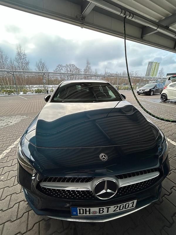 Gebraucht Mercedes A250 AMG line 224 PS (164 kW) 2020 Blau Kleinwagen