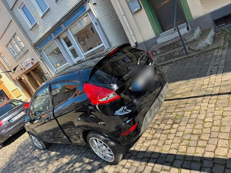 Gebraucht Ford Fiesta 60 PS (44 kW) 2011 Schwarz Kleinwagen