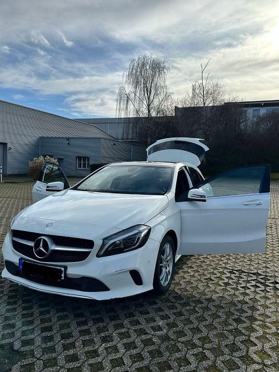 Gebraucht Mercedes A200 136 PS (100 kW) 2016 Silber Limousine