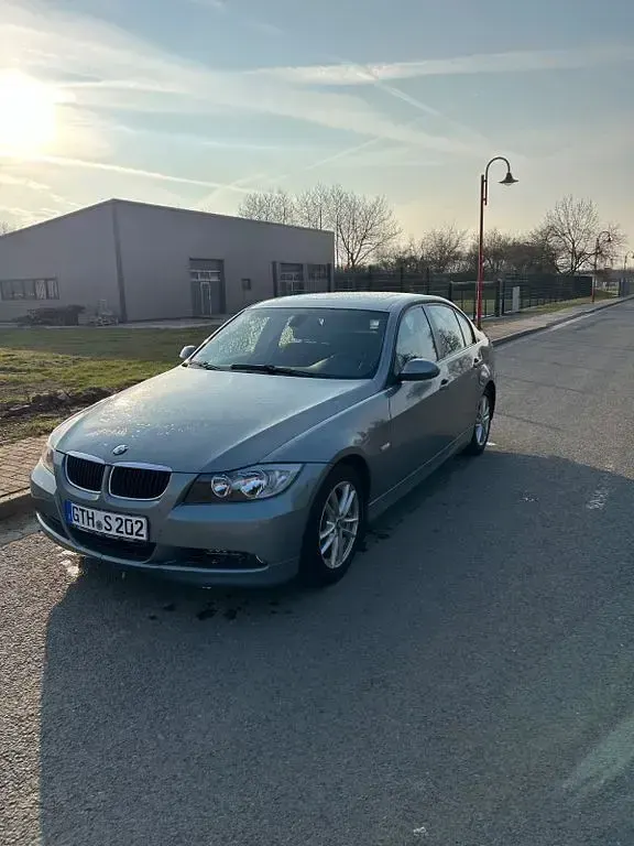 Gebraucht BMW 320 150 PS (110 kW) 2005 Blau Limousine
