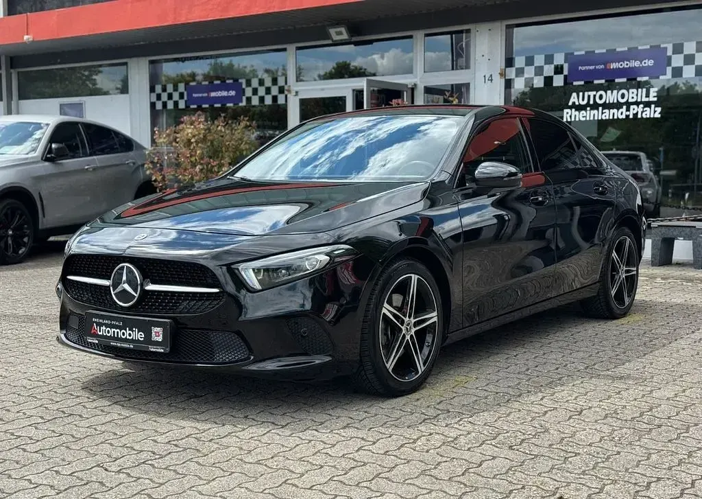 Gebraucht Mercedes A200 163 PS (119 kW) 2022 Schwarz Limousine
