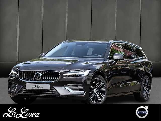 Grau Gebraucht 2024 Volvo V60 Plus Kombi | 43.860 € (Fairer Preis) - Bild 1/3