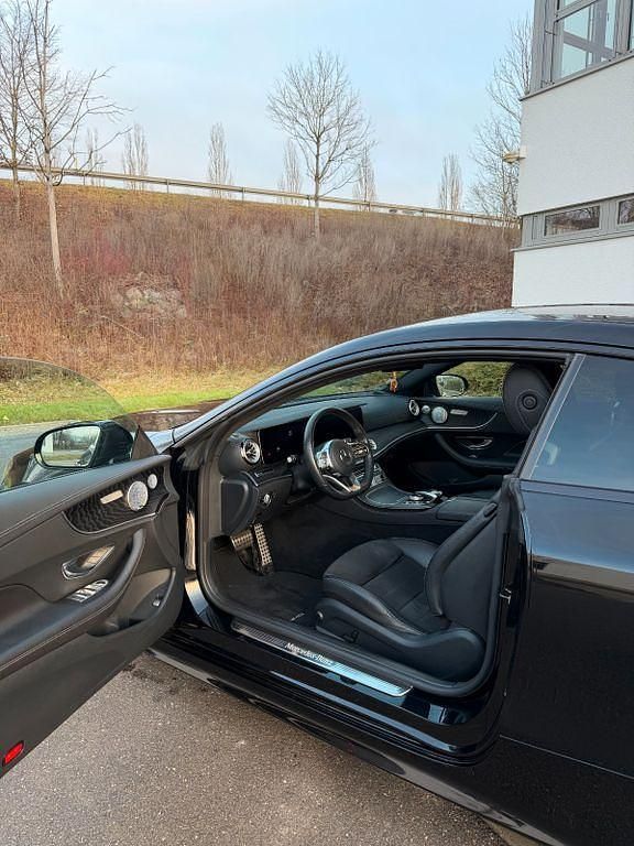 Gebraucht Mercedes E300 AMG line 245 PS (180 kW) 2019 Schwarz Coupé