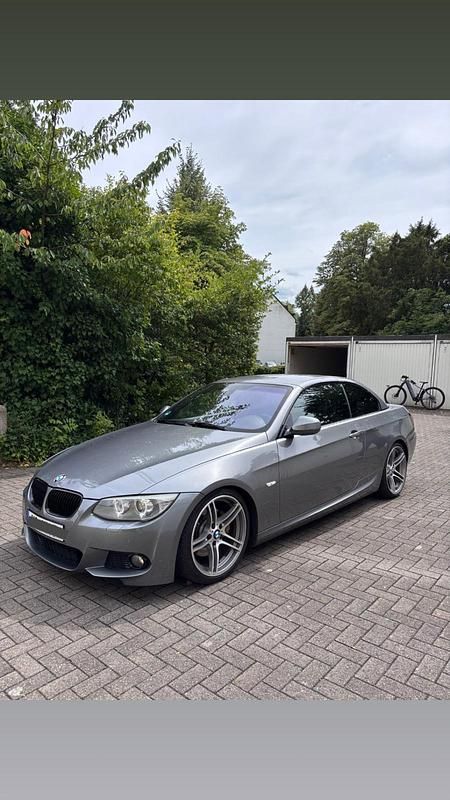 Grau Gebraucht 2011 BMW 330 Cabriolet M Sport Cabrio | 12.500 € (Fairer Preis) - Bild 1/4