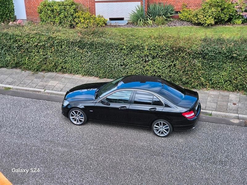 Schwarz Gebraucht 2010 Mercedes C200 Limousine | 8.950 € (Fairer Preis) - Bild 1/4