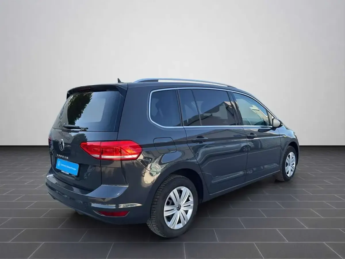 Gebraucht VW Touran Highline 150 PS (110 kW) 2022 Uranograu Van / Kleinbus