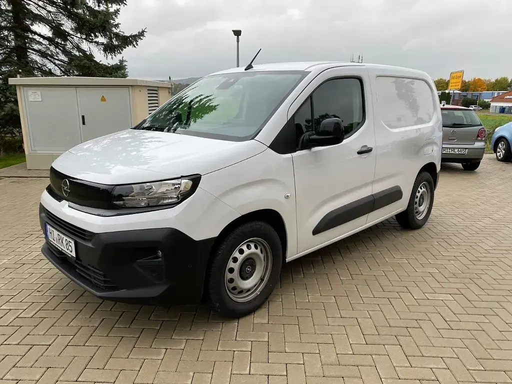 Gebraucht Opel Combo Edition 102 PS (75 kW) 2025 Weiß Van / Kleinbus