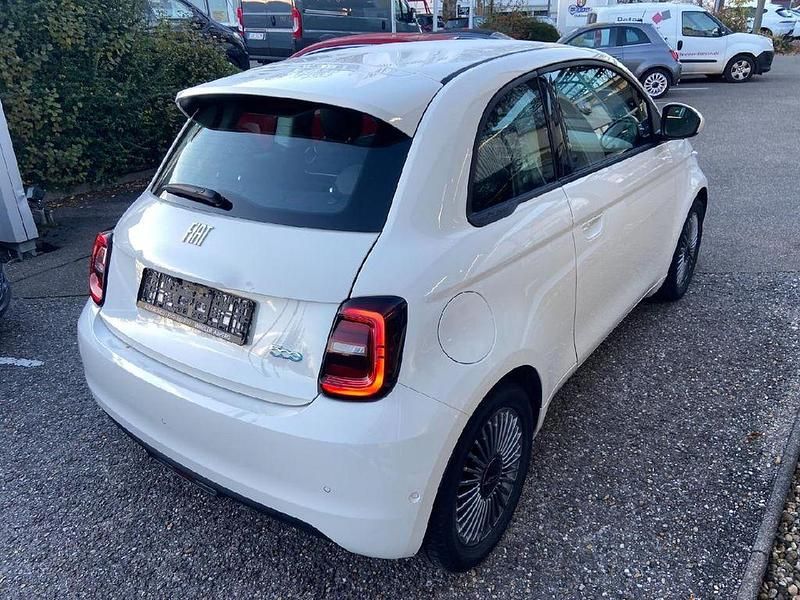 Gebraucht Fiat 500e Basis 86 kW (118 PS) 2023 Colore esterno (arktis weiß) Limousine