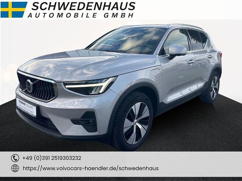 Silber Gebraucht 2022 Volvo XC40 Plus SUV | 31.900 € (Fairer Preis) - Bild 1/4