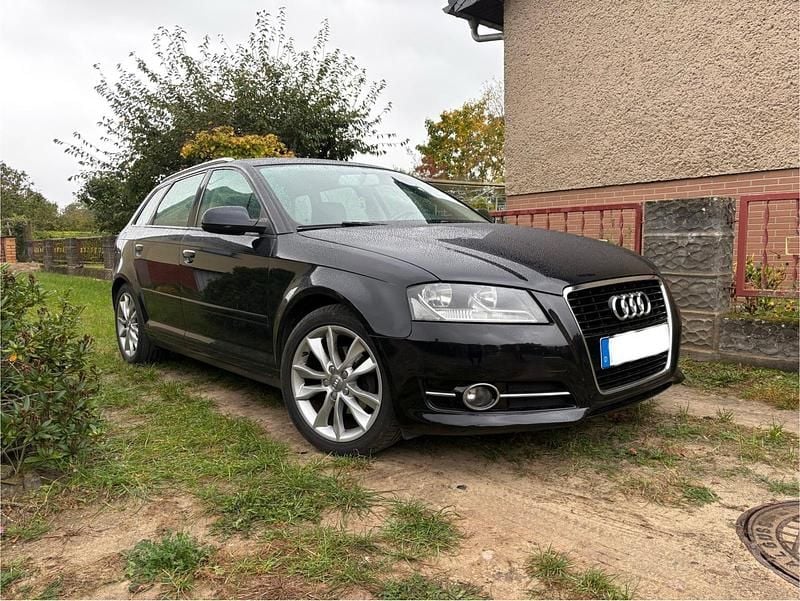 Schwarz Gebraucht 2012 Audi A3 Sportback Kleinwagen | 6.500 € (Guter Preis) - Bild 1/4