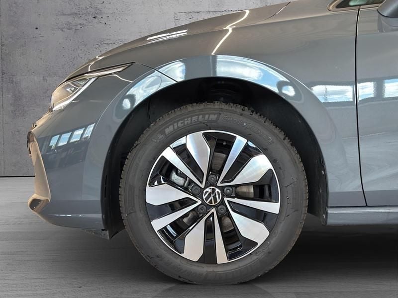 Gebraucht VW Golf VIII Pro 116 PS (85 kW) 2024 Grau Limousine