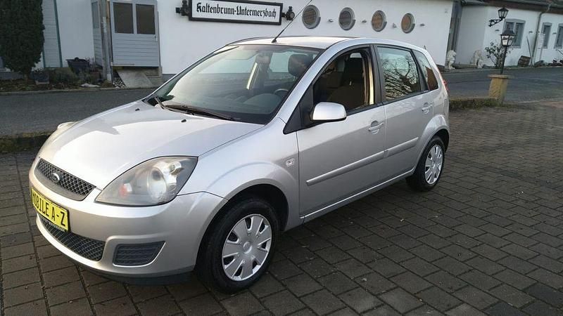 Gebraucht Ford Fiesta Style 80 PS (58 kW) 2008 Silber Limousine