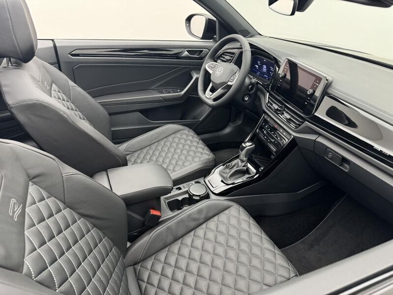 Gebraucht VW T-Roc Cabriolet R-line Edition 150 PS (110 kW) 2024 Schwarz Cabrio
