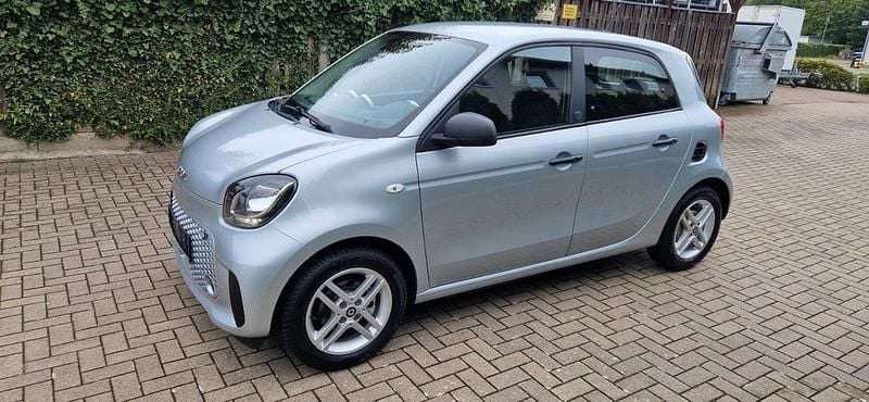 Grau Gebraucht 2020 Smart ForFour Electric Drive Limousine | 7.777 € (Fairer Preis) - Bild 1/4