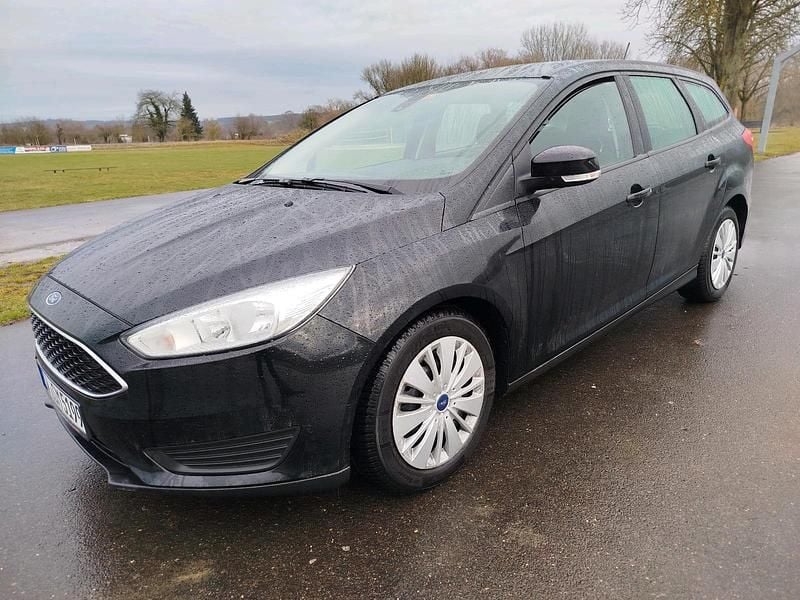 Schwarz Gebraucht 2017 Ford Focus Kombi | 3.900 € (Guter Preis) - Bild 1/4