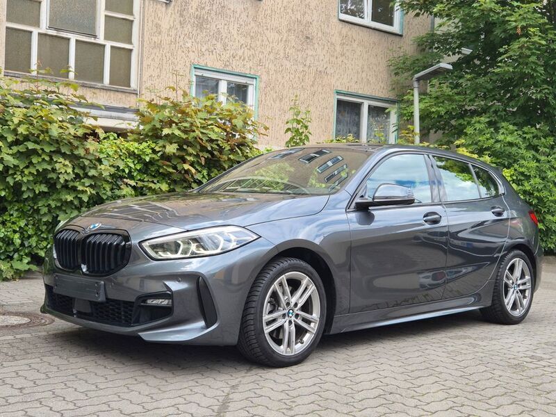 Grau Gebraucht 2021 BMW 118 M Sport Kleinwagen | 18.500 € (Guter Preis) - Bild 1/4