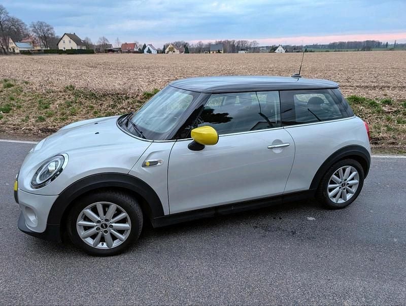 Gebraucht Mini Cooper SE 135 kW (184 PS) 2020 Weiß Kleinwagen