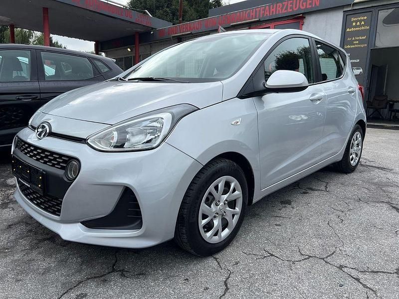 Silber Gebraucht 2019 Hyundai i10 Trend Kleinwagen | 7.900 € (Superpreis) - Bild 1/4