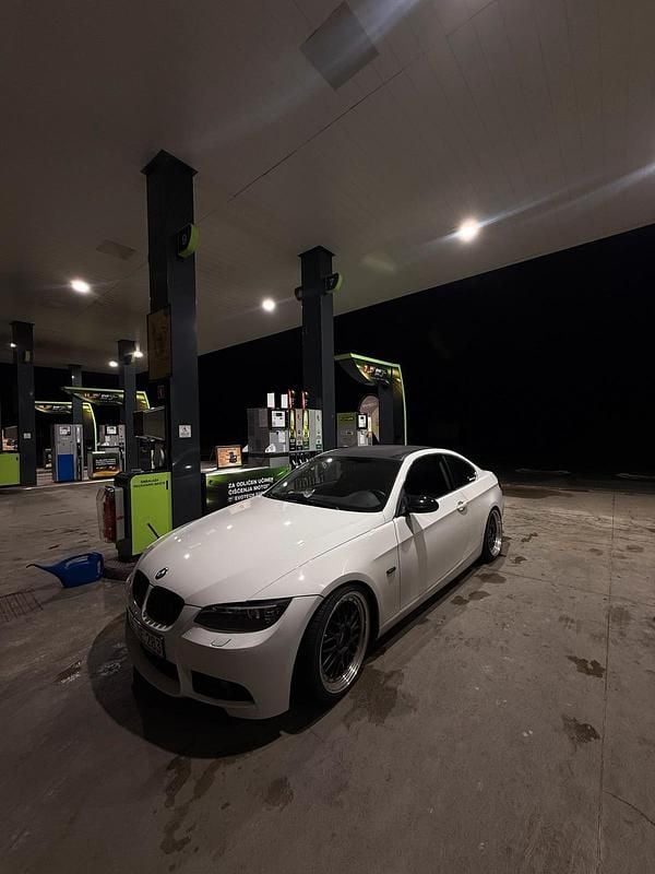 Weiß Gebraucht 2009 BMW 325 Coupé | 9.500 € (Etwas zu teuer) - Bild 1/4