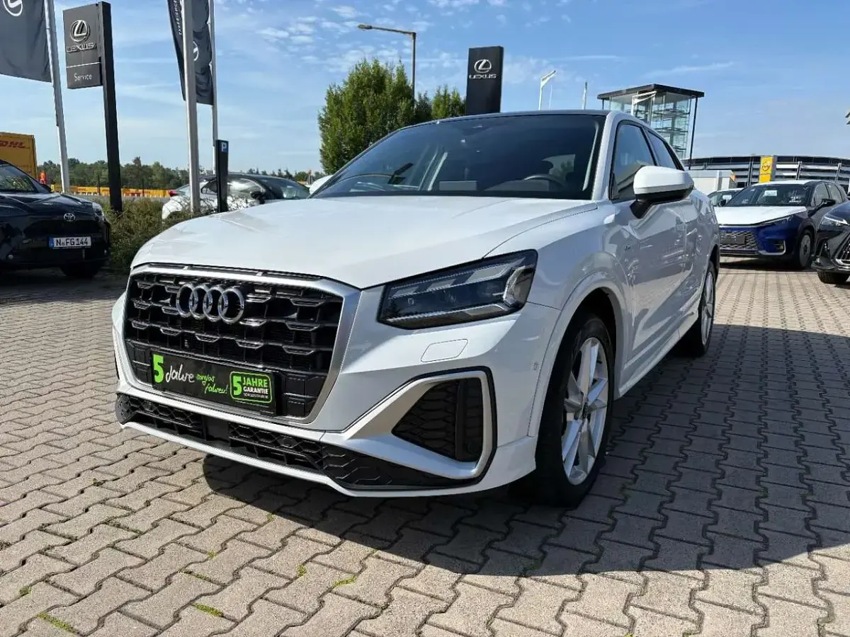 Gebraucht Audi Q2 S-Line 150 PS (110 kW) 2024 Gletscherweiß metallic SUV