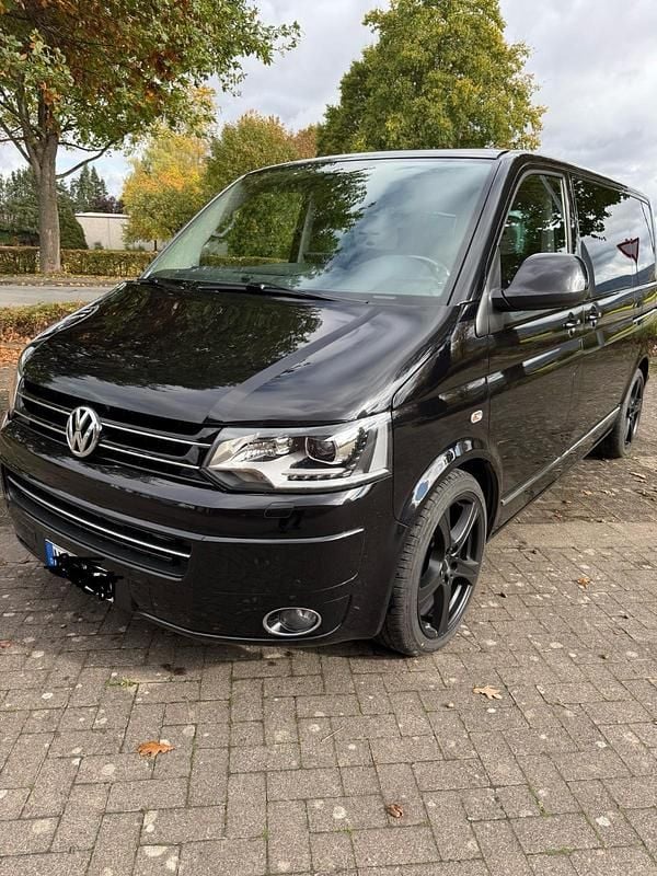 Second-hand VW T5 Highline 179 CP (131 kW) 2012 Negru Van