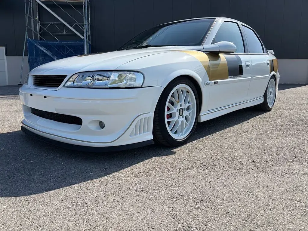 Gebraucht Opel Vectra 194 PS (142 kW) 1999 Weiß Limousine