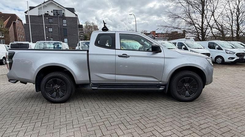 Gebraucht Isuzu D-Max 163 PS (119 kW) 2022 Grau Pickup