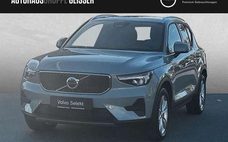 Neu Volvo XC40 Core 163 PS (119 kW) 2025 Grau SUV