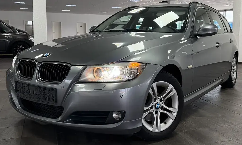 Gebraucht BMW 318 Sport Line 143 PS (105 kW) 2012 Grau Kombi