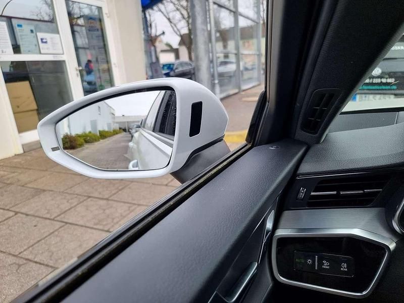 Weiß Gebraucht 2018 Audi A6 S-Line Limousine | 36.900 € - Bild 1/4