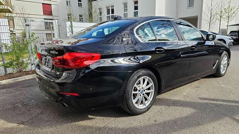 Schwarz Gebraucht 2018 BMW 530e iPerformance Limousine | 22.555 € (Fairer Preis) - Bild 1/4
